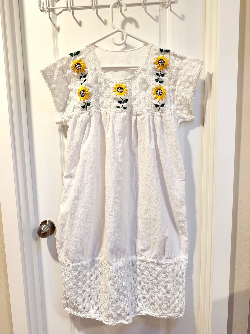 Hand-Embroidered Mexican Peasant Dress White Cotton Sunflowers Size M/L
